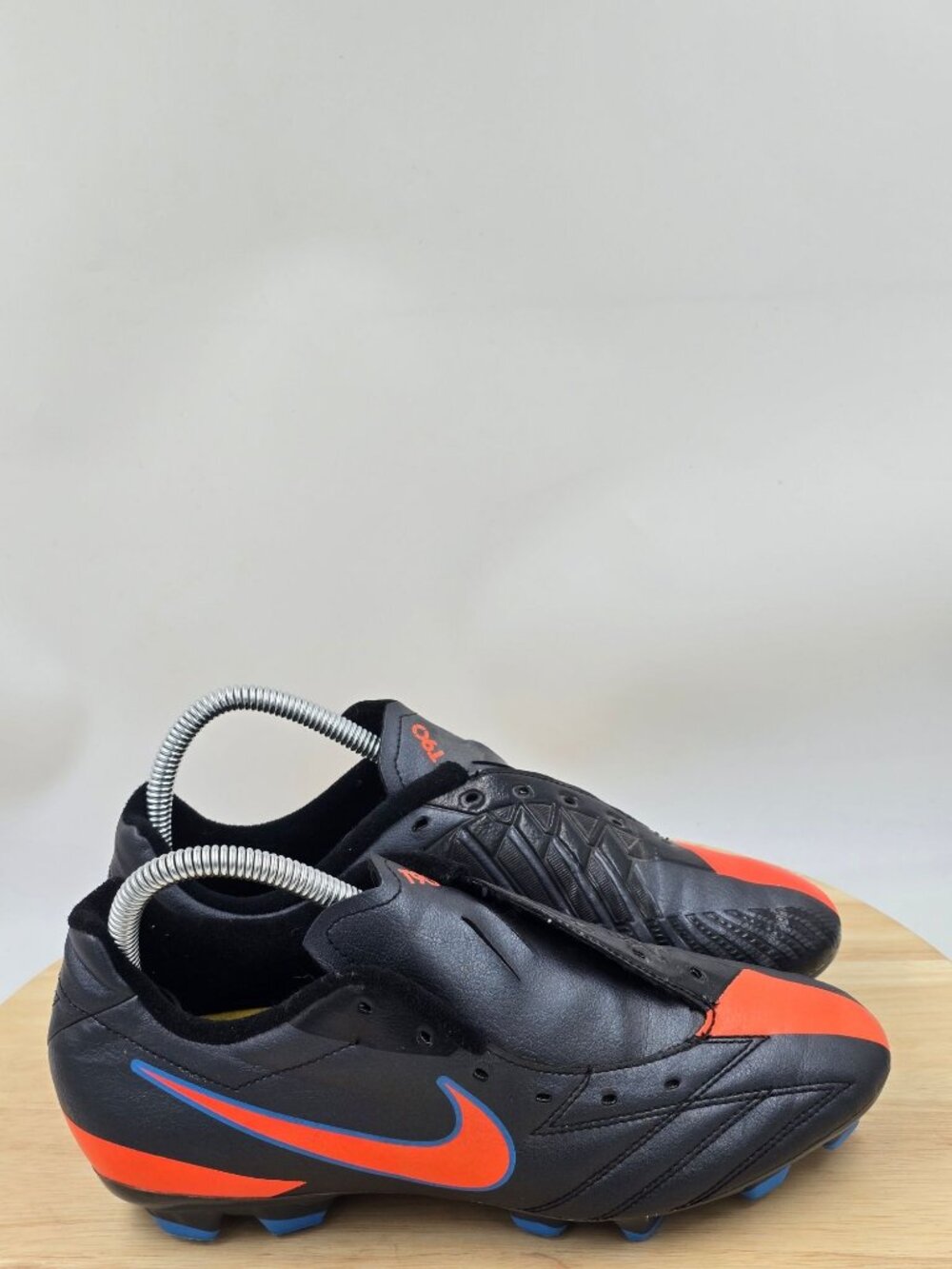 Nike T90 Shoot IV FG Soccer Cleats Youth Boys sz 5Y Black Gray Orange 472567-084